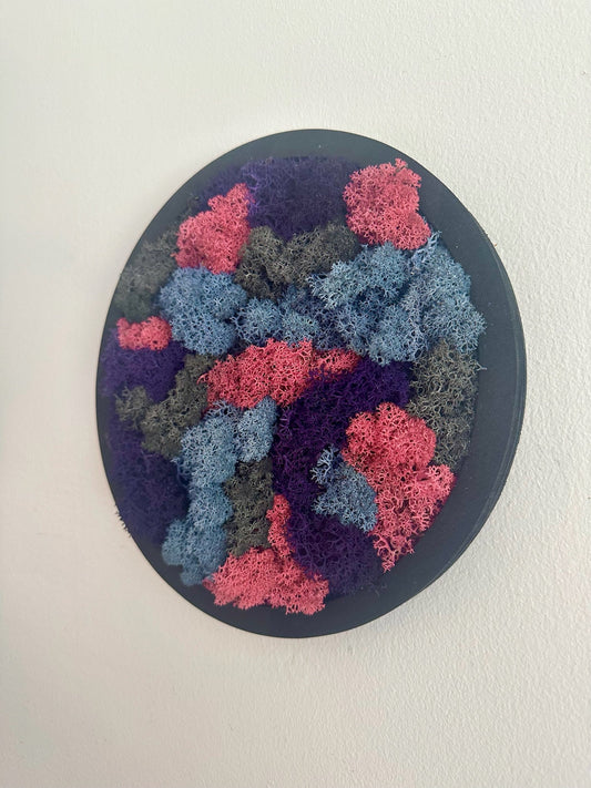 Preserved Moss Wall Art: 10" Circle Frame, Reindeer & Sheet Moss | USA - TARIFF FREE