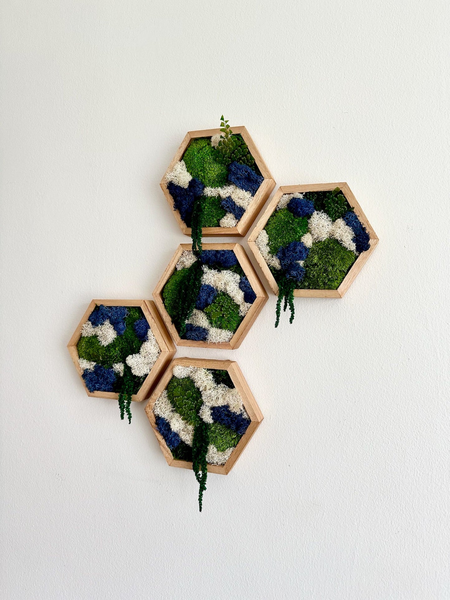 Shades of Green & Yellow Flowers - Hexagon - Reindeer, Pole & Sheet Moss