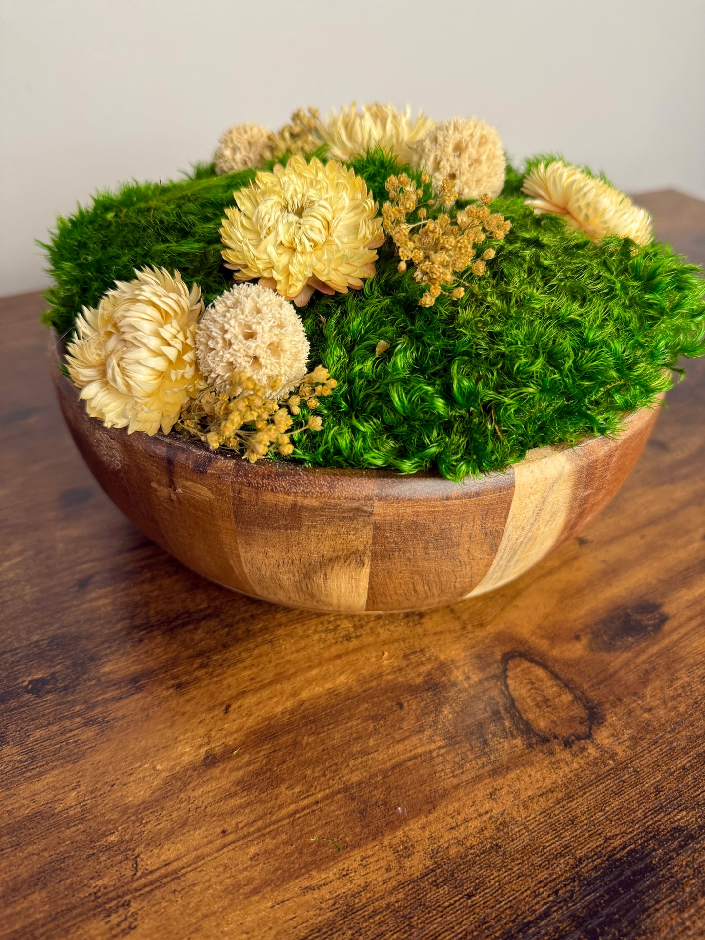 Preserved Moss Centerpiece: Wood Bowl with Reindeer Moss with White Flowers | USA - TARIFF FREE