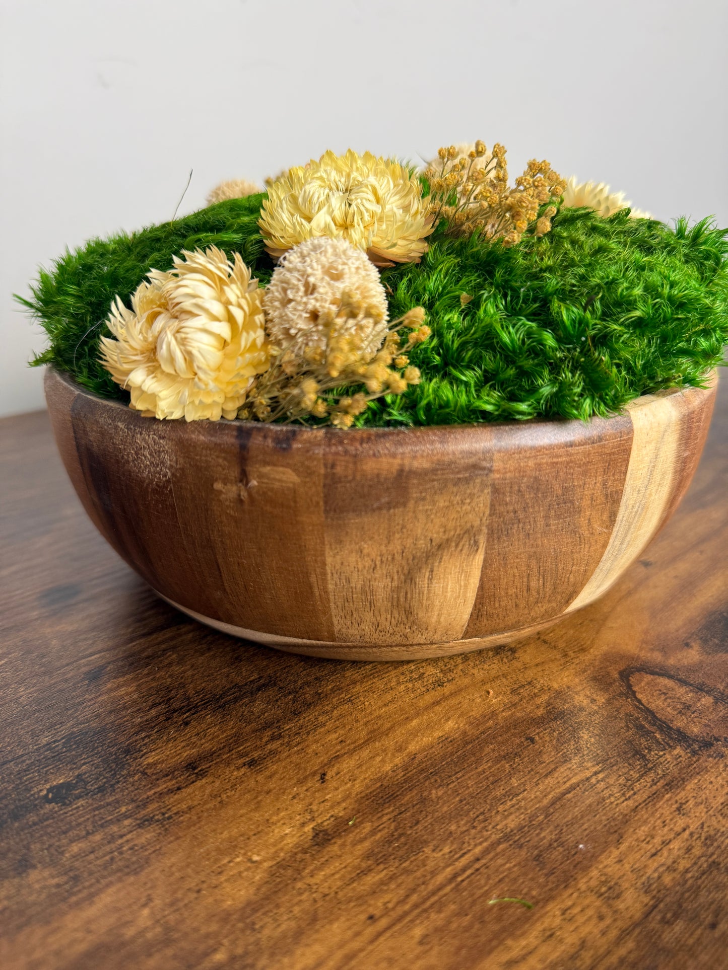 Preserved Moss Centerpiece: Wood Bowl with Reindeer Moss with White Flowers | USA - TARIFF FREE