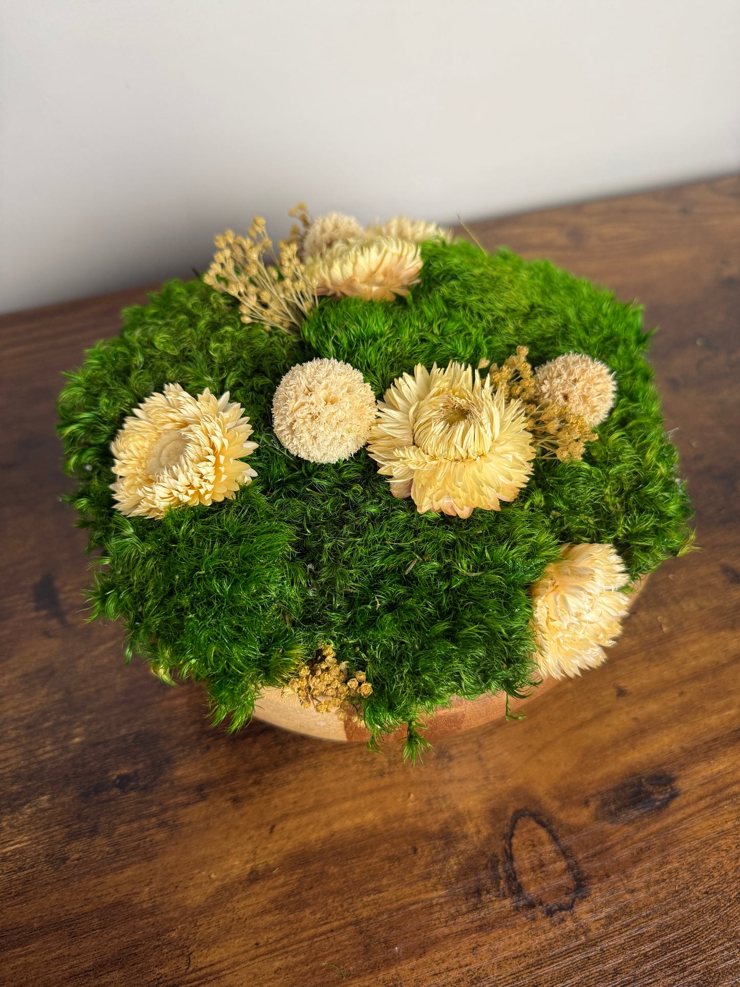Preserved Moss Centerpiece: Wood Bowl with Reindeer Moss with White Flowers | USA - TARIFF FREE