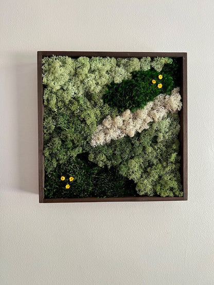 Preserved Moss Wall Art: Square Frame with Reindeer Moss & Flowers | USA - TARIFF FREE