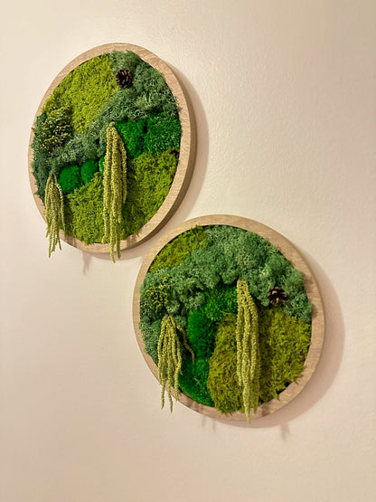 Preserved Moss Wall Art: Reindeer, Pole & Sheet Moss Circle Frame | USA - TARIFF FREE