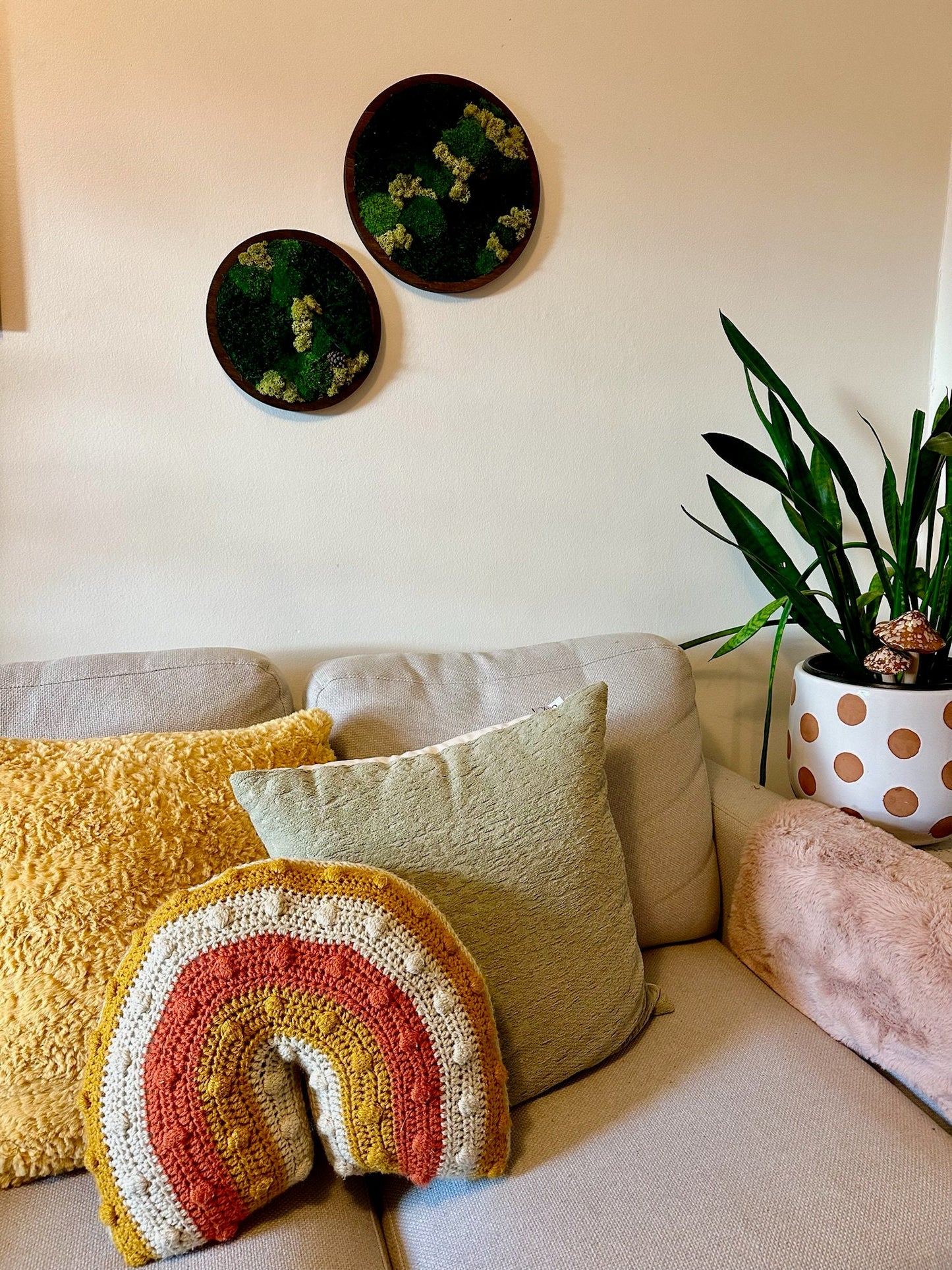 Framed Preserved Moss Wall Art: Reindeer & Sheet Moss Circle | USA - TARIFF FREE