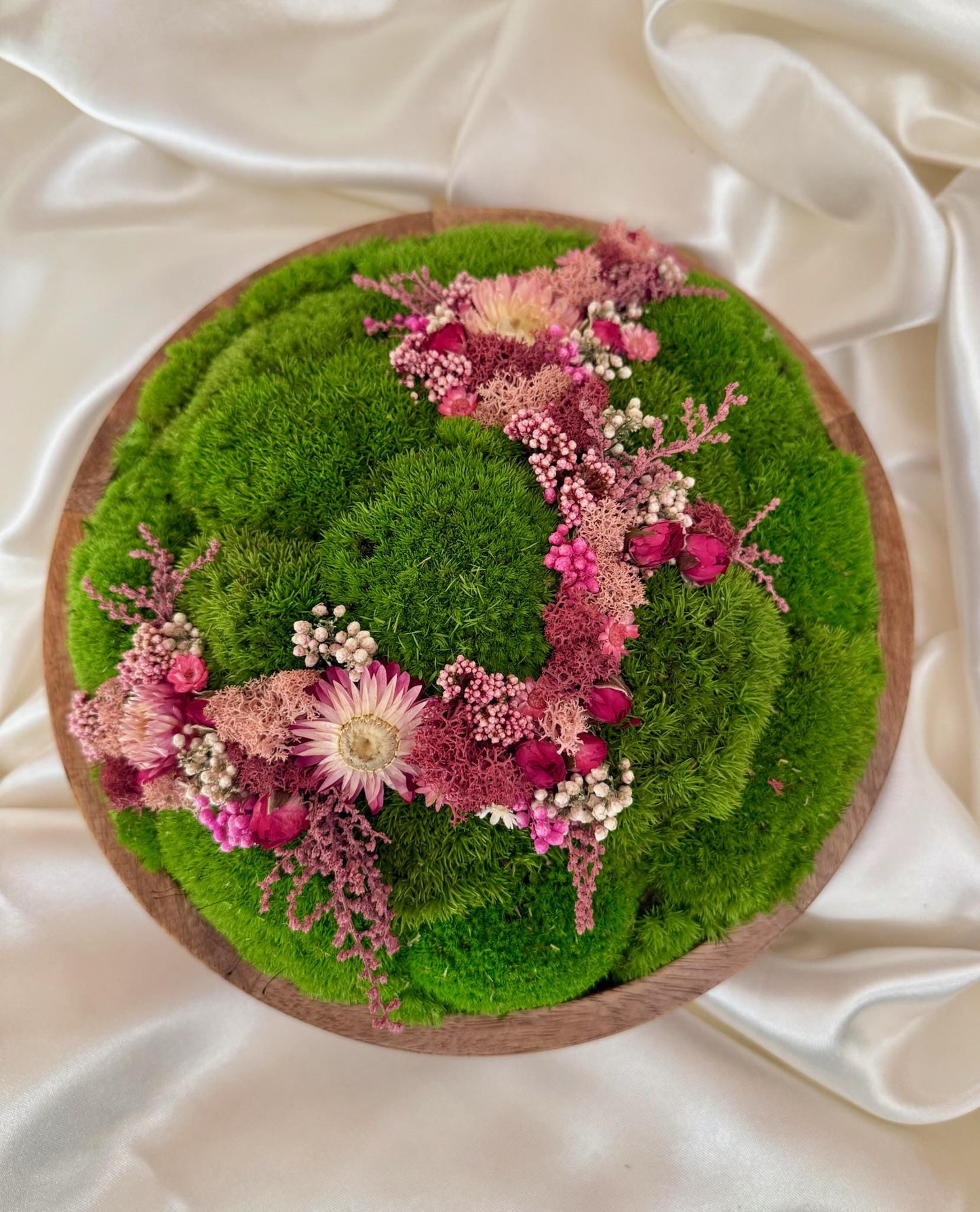 Preserved Moss Circle Centrepiece: Wood Bowl with Reindeer Moss | USA - TARIFF FREE