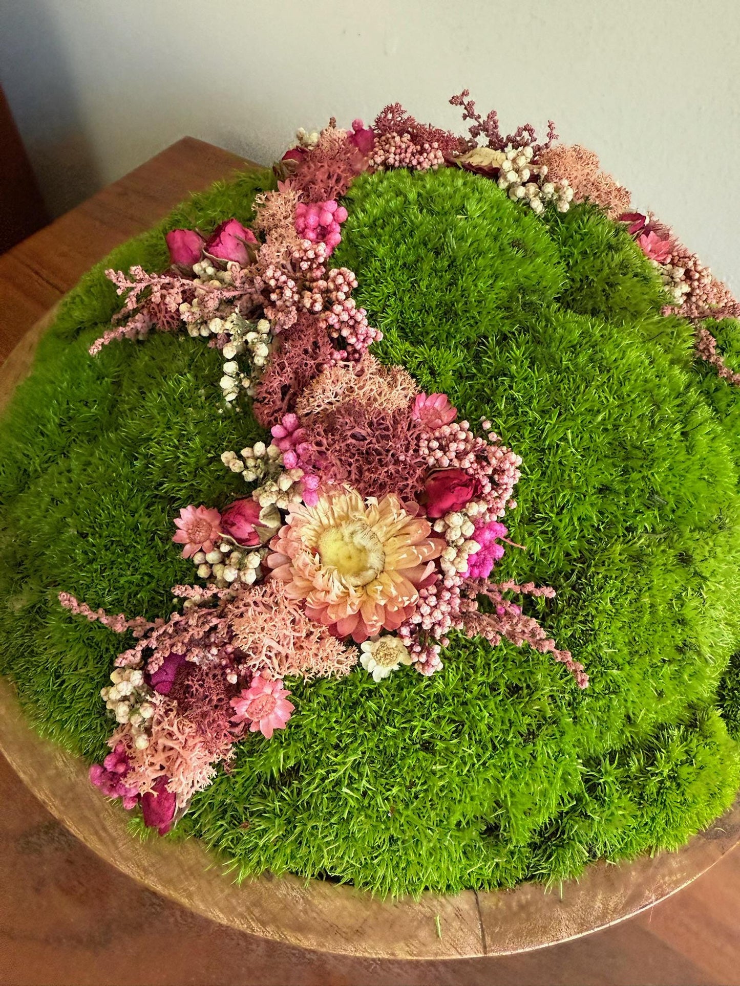 Preserved Moss Circle Centrepiece: Wood Bowl with Reindeer Moss | USA - TARIFF FREE