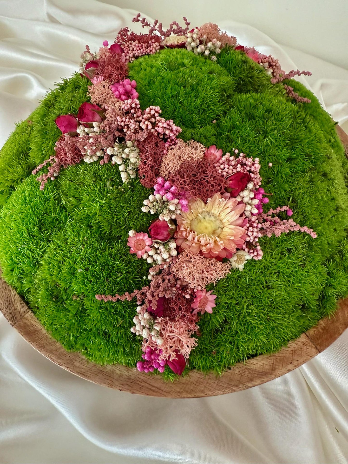 Preserved Moss Circle Centrepiece: Wood Bowl with Reindeer Moss | USA - TARIFF FREE