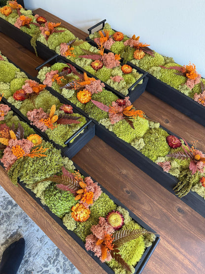 Preserved Moss Centerpiece: Wood Rectangle with Reindeer,  Pole Moss & Flowers | USA - TARIFF FREE