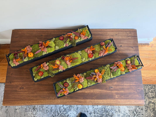 Preserved Moss Centerpiece: Wood Rectangle with Reindeer,  Pole Moss & Flowers | USA - TARIFF FREE