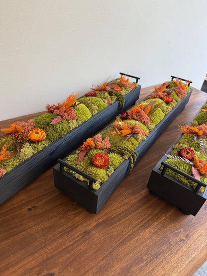 Preserved Moss Centerpiece: Wood Rectangle with Reindeer,  Pole Moss & Flowers | USA - TARIFF FREE