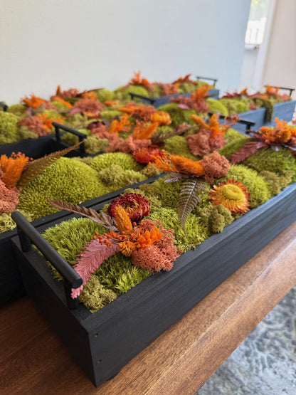Preserved Moss Centerpiece: Wood Rectangle with Reindeer,  Pole Moss & Flowers | USA - TARIFF FREE
