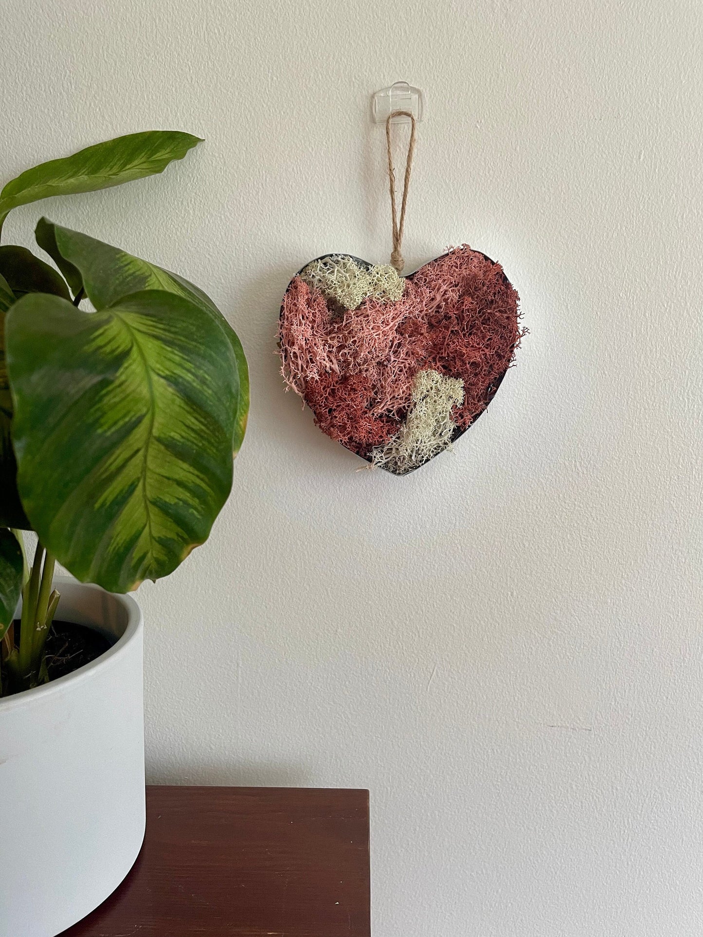 Moss Wall Art  |  Moss Home Decor  | Moss Metal Frame Heart  |  Pink and White