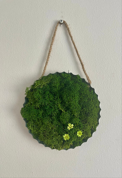 Moss Wall Art | Home Deco  | Round Metal Moss Frame | Green with Preserved Flowers